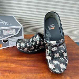 Dansko XP 2.0 Camo Clogs Size 37